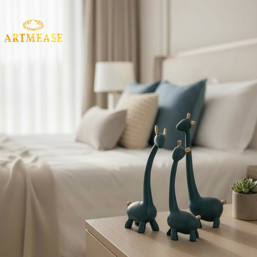 Giraffe Family Showpiece
